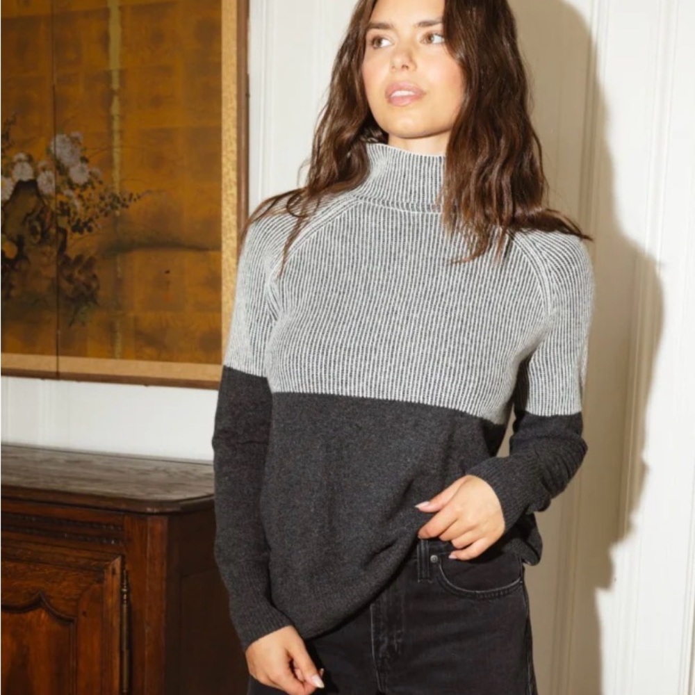 Summersalt Women's Gray and Black Turtleneck Sweater